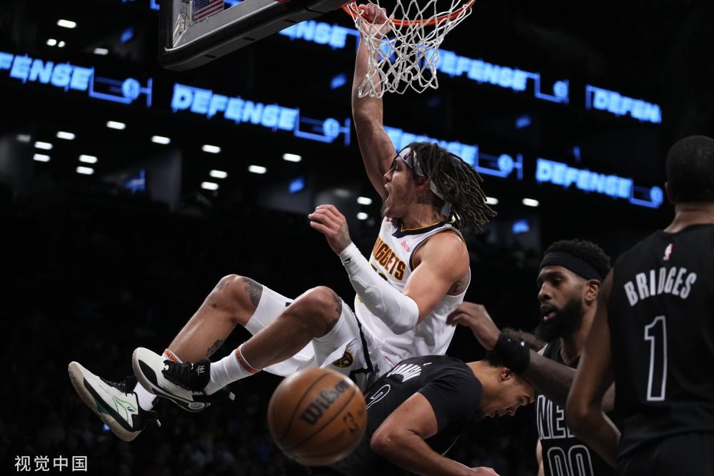 方面展现出 方面展现出